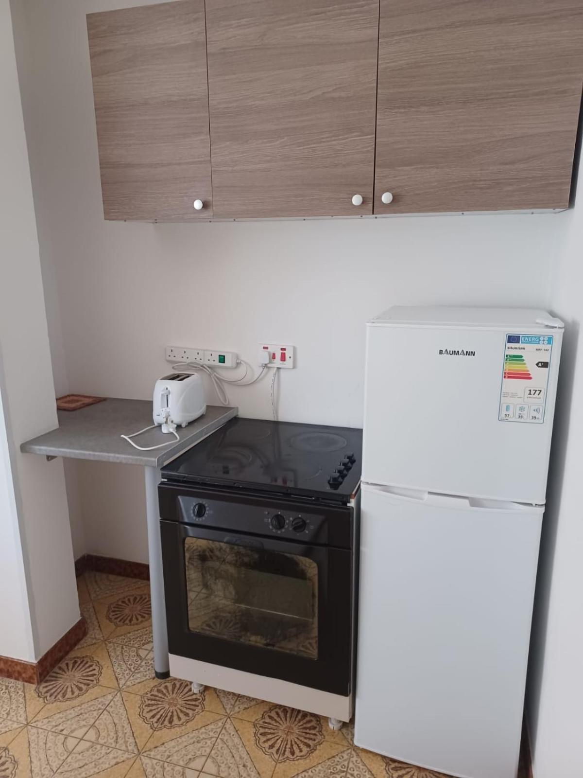 Terpsichore Holiday Apts Лимасол Экстерьер фото