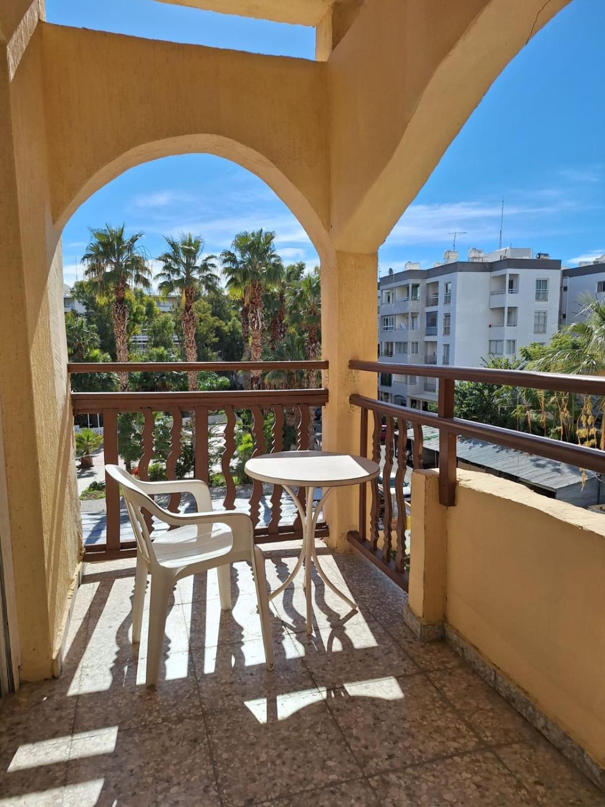 Terpsichore Holiday Apts Лимасол Экстерьер фото